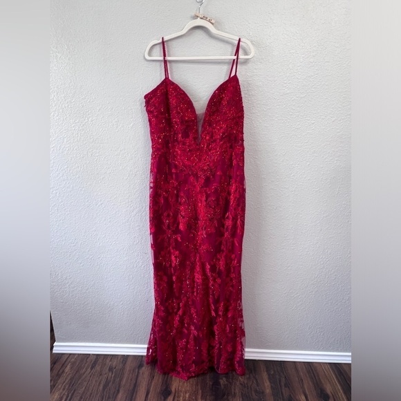 MAC DUGGAL EMBELLISHED PLUNGE NECK ILLUSION MERMAID GOWN RED GOWN SIZE 16 - Picture 4 of 16